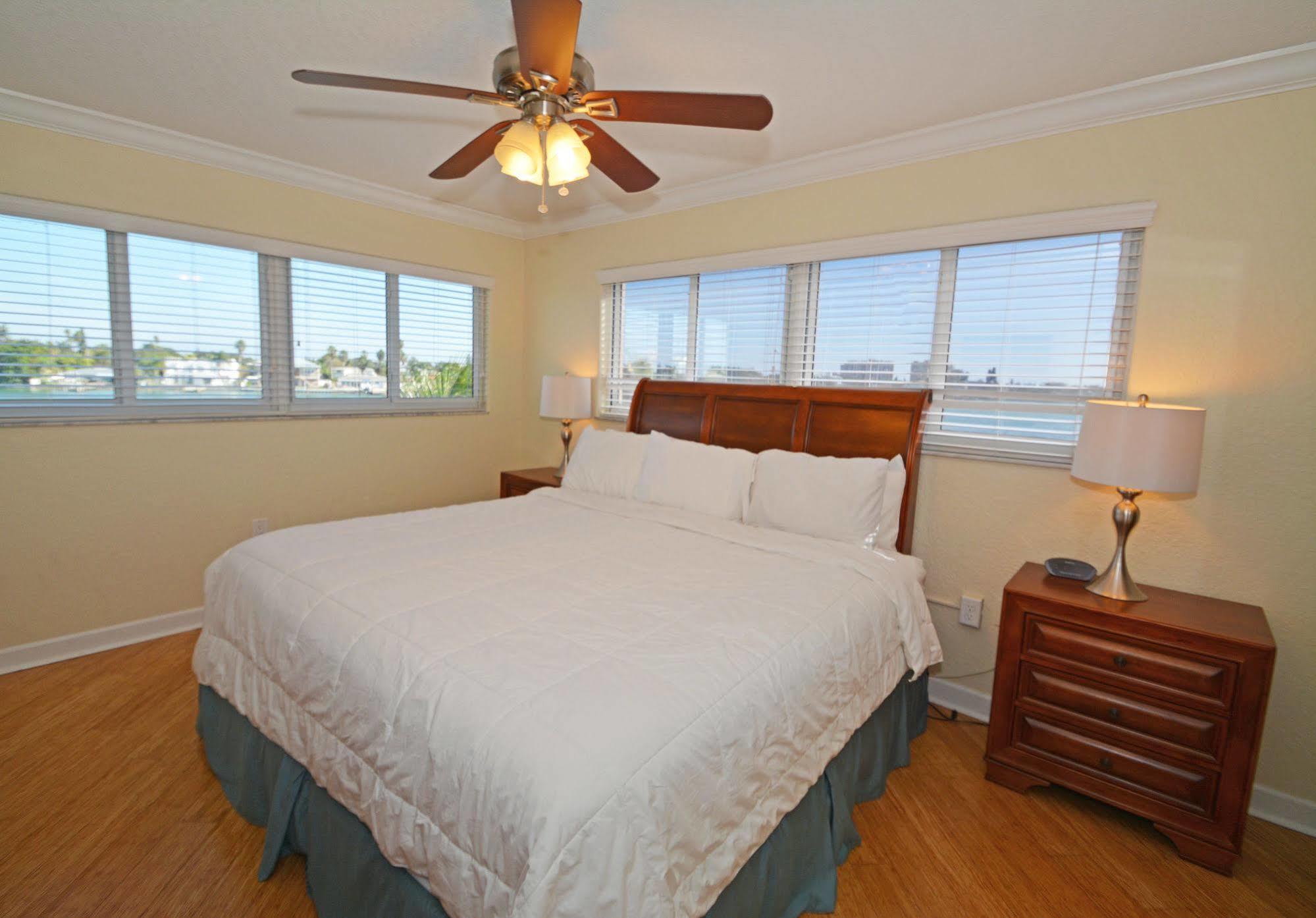 Westwinds Waterfront Resort St. Pete Beach Kültér fotó